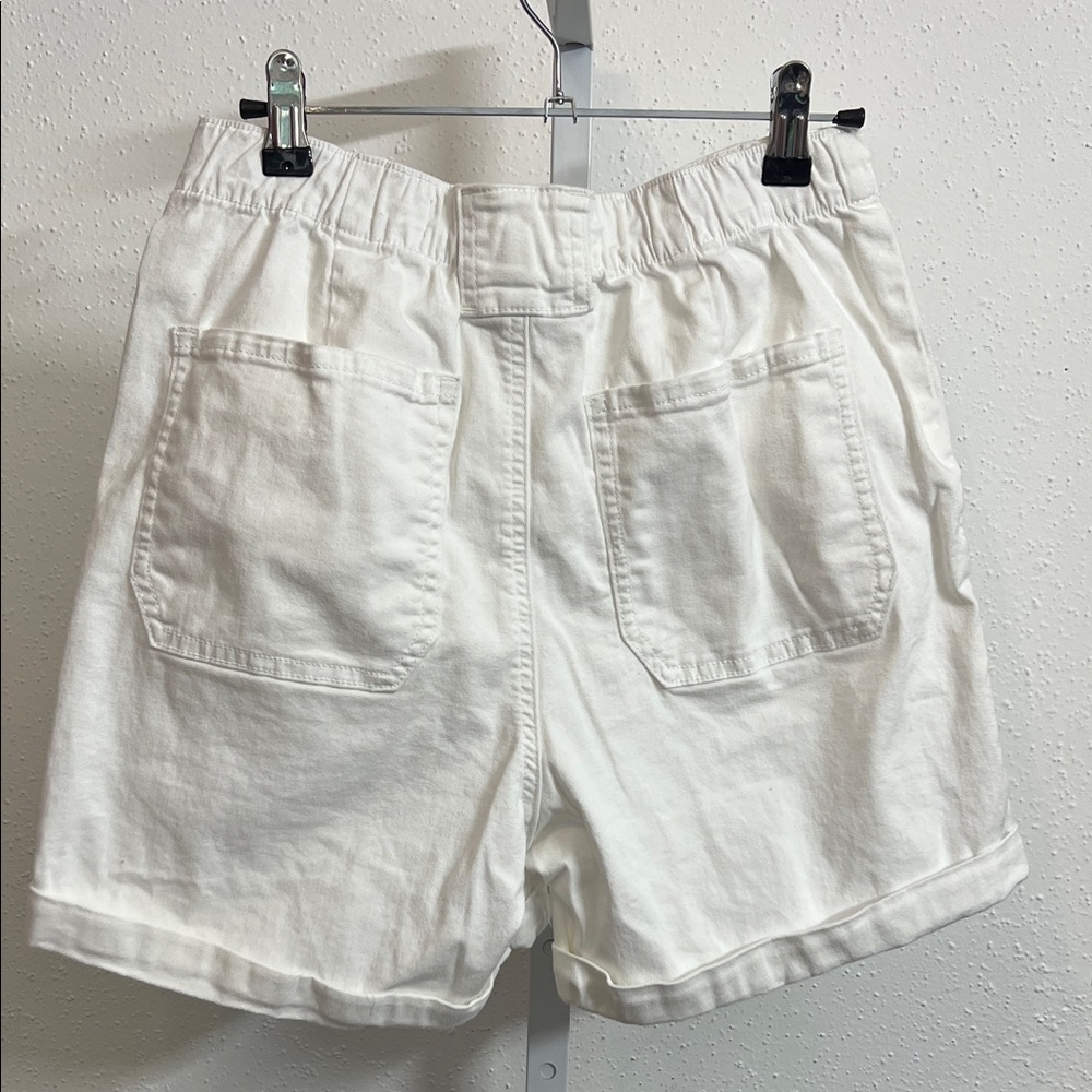 Gloria Vanderbilt Women's Classic White Bermudas - Picture 2 of 7